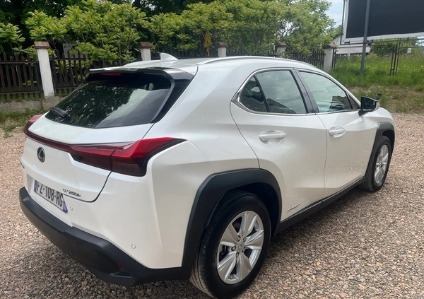 Lexus UX cena 105000 przebieg: 79000, rok produkcji 2021 z Błażowa małe 529